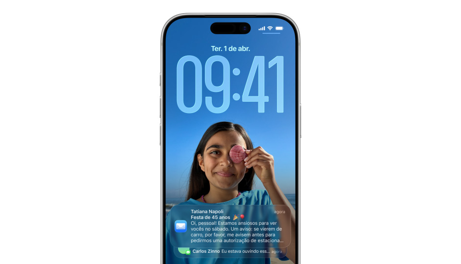 Tela Bloqueada do iPhone com foto, números da hora em Liquid Glass, duas notifica??es aparecem na parte inferior da tela