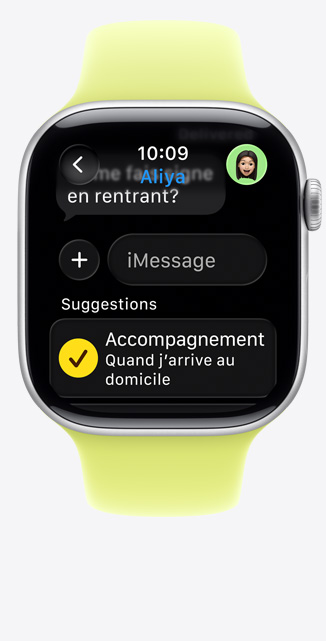 Apple Watch Series 11, bo?tier en aluminium, argent, suggestion de la fonctionnalité Accompagnement dans iMessage, bracelet sport, jaune fluo