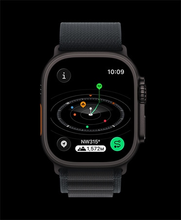 Apple Watch Ultra 3, ?erná barva, titanové pouzdro, aplikace Kompas, vyzna?ené body trasy, ?emínek, ?erny Alpsky tah