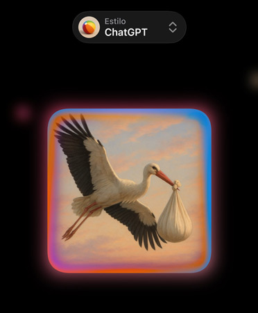 Pantalla con un Genmoji de una cigüe?a fotorrealista que lleva una bolsa en el pico y las opciones de estilos de imagen personalizados de ChatGPT