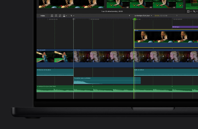 écran de MacBook Pro 16 affichant la timeline de Final Cut Pro avec les clips vidéo de trois scènes distinctes, dont une femme jouant au billard et une autre chantant dans un micro