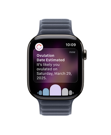 Apple Watch Series 11, natúr szín? titántok, peteérés dátumára vonatkozó becslés a Egészség app Ciklusk?vetés funkciójától, Digital Crown, szíj, tengerészkék mágneses pánt