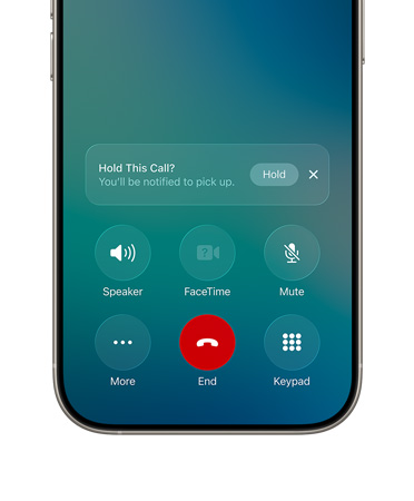 Az iPhone kijelz?jének alsó felén egy aktív hívás látható az új Tartási asszisztens funkcióval és egy Tartás gombot tartalmazó értesítéssel