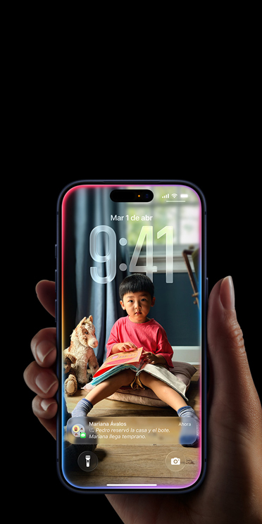 Pantalla de un iPhone, dise?o todo pantalla con Liquid Glass en iOS 26.