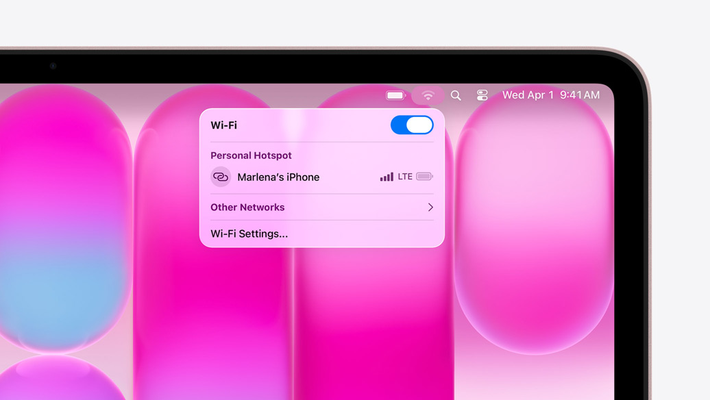 MacBook Neo, couleur rose poudré, le menu Wi-Fi affiche la section Partage de connexion avec l’option ? Marlena's iPhone ? à sélectionner
