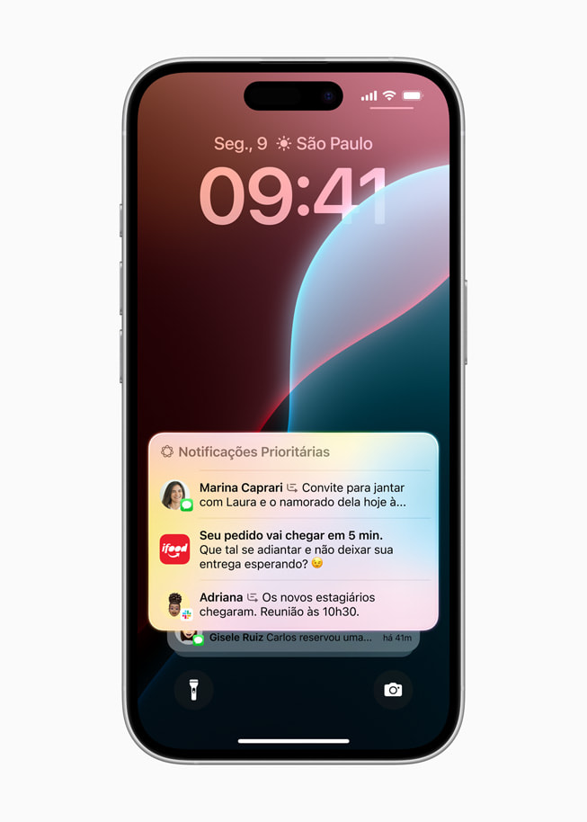 O iPhone 16 mostra uma lista de Notifica??es Prioritárias, incluindo um convite para jantar, um pedido do iFood e uma reuni?o.  