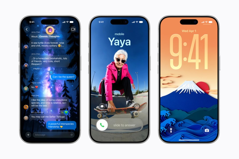 Image?Playground na obrazovkách t?í iPhon??17?Pro?– jedna s?aplikací Zprávy, jedna s?plakátem kontaktu a?jedna s?tapetou uzam?ené obrazovky