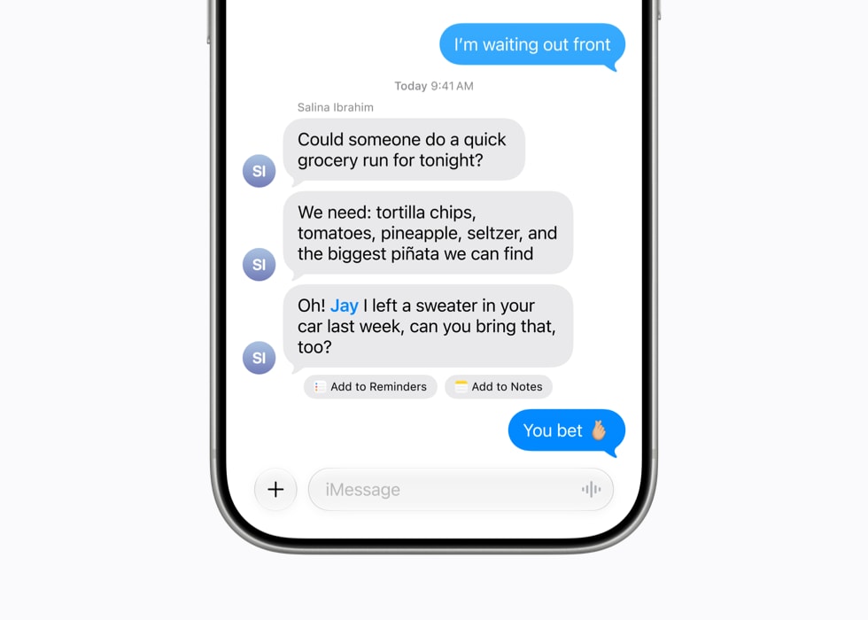 iPhone?17?Pro wy?wietla rozmow? w?apce Wiadomo?ci z?dost?pnymi za jednym dotkni?ciem sugestiami utworzenia notatki lub przypomnienia o?zabraniu swetra.