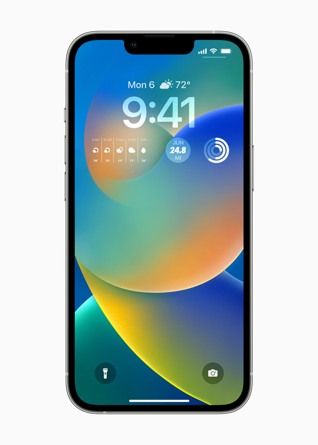 Widgets p? l?sesk?rmen vises p? iPhone?13?Pro.