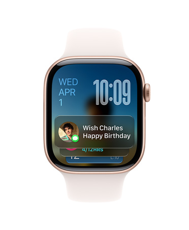Apple Watch Series?11 w kolorze ró?owego z?ota z paskiem w kolorze ?agodnego ró?u. W lewym górnym rogu tarczy wida? dat?, w prawym górnym rogu godzin?, a u do?u wid?et Wiadomo?ci