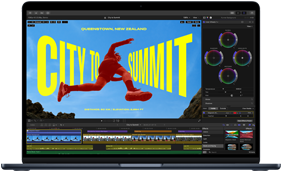 Ecranul unui MacBook Air, vedere par?ial?, ar?tand un proces de editare video pentru a demonstra capacit??ile cipului M5
