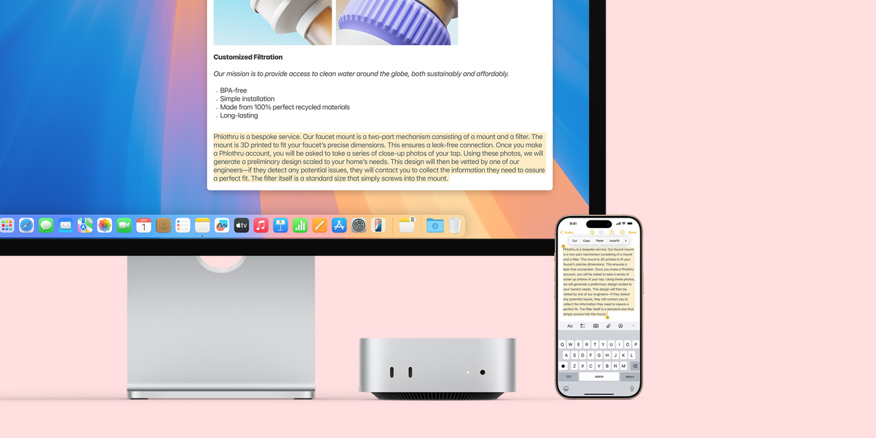 Mac 顯示器、銀色 Mac mini 和 iPhone 並排在一起，顯示器和 iPhone 螢幕上展示通用剪貼板功能，從一部 Apple 裝置拷貝內(nèi)容再貼到另一部裝置