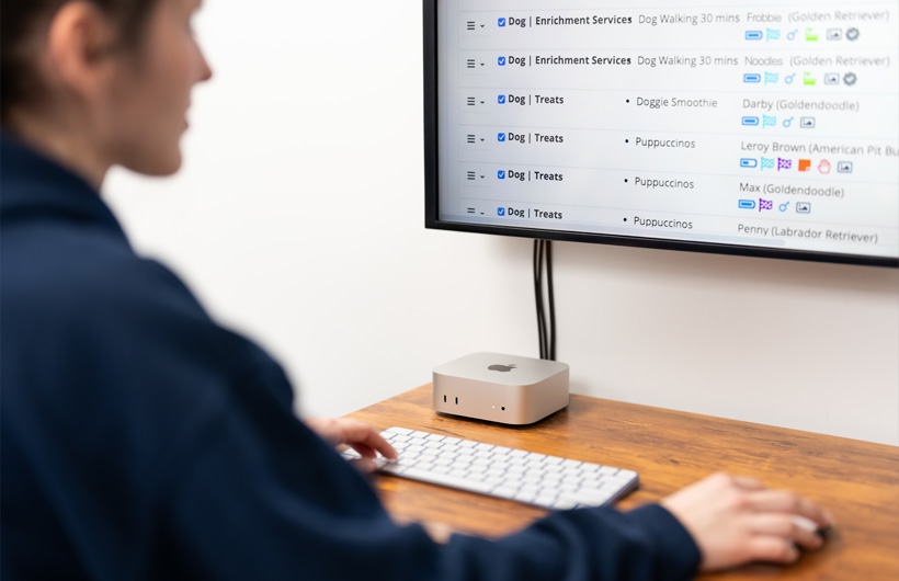 Mac mini u?atwia rejestrowanie i przegl?danie nadchodz?cych zadań.