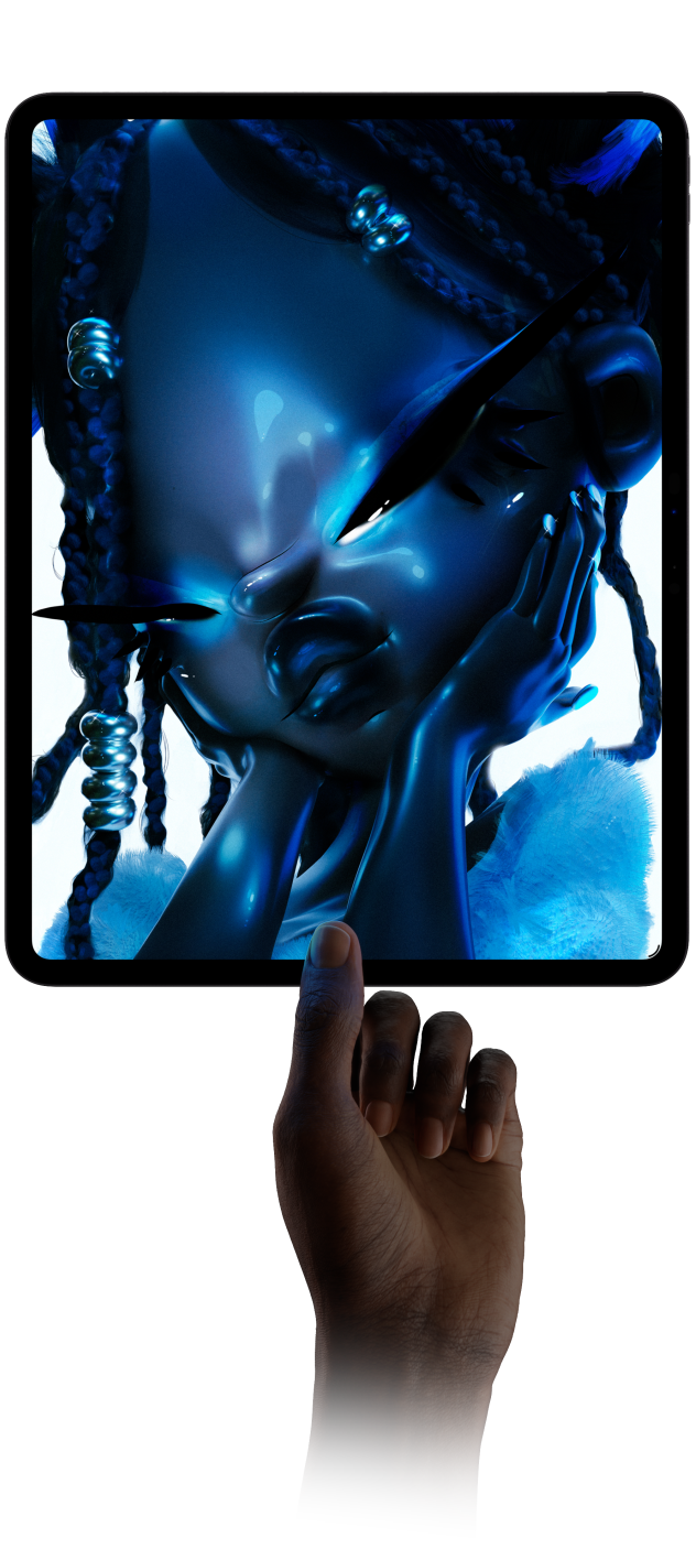 iPad Pro, face avant, orientation portrait, noir sidéral, écran affichant une ?uvre d’art numérique d’un personnage futuriste à la peau bleue et aux cheveux tressés, main tenant l’iPad Pro par le bas entre le pouce et l’index pour mettre en évidence la finesse du design