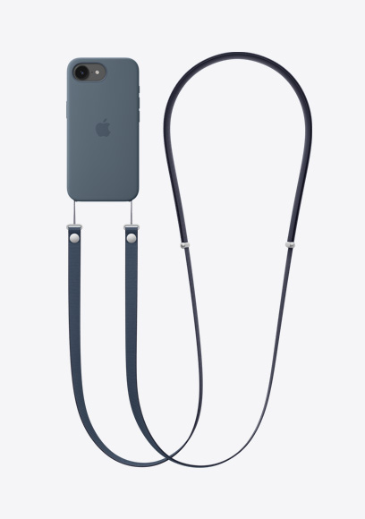 黑色 iPhone 17e 機(jī)身背面，套有藍(lán)色 MagSafe 矽膠護(hù)殼，連接藍(lán)色斜孭掛繩